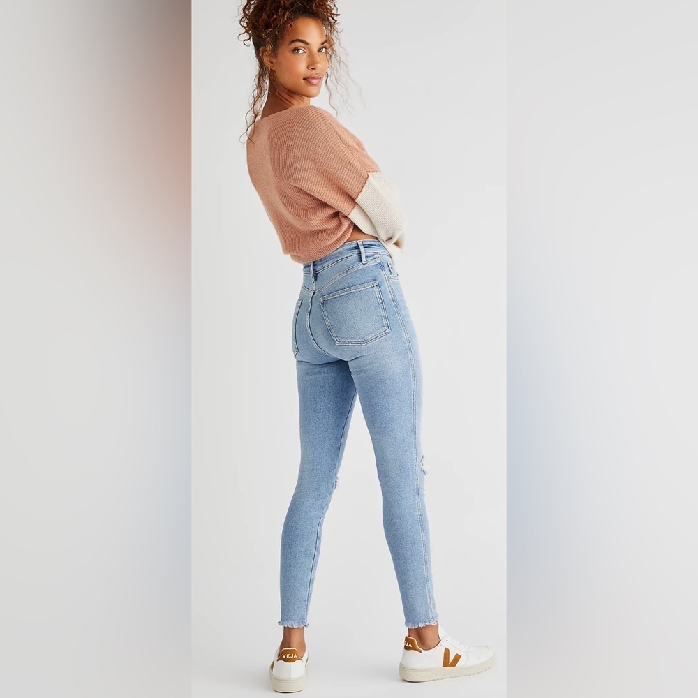 NEW FREE PEOPLE JEGGINGS - ANKLE CROPPED STRETCH DENIM DISTRESSED - Picture 2 of 8